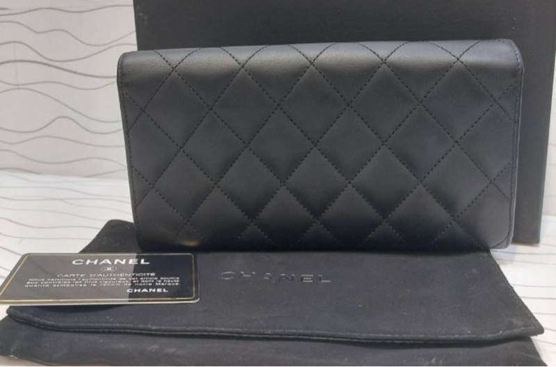 CHANEL CAMBON  牛皮 黑+亮粉 康朋 扣子 長夾  #讓藏32800  22開)  *92成新 尺寸 (公分) 18x10x2cm 有盒子 保卡-1