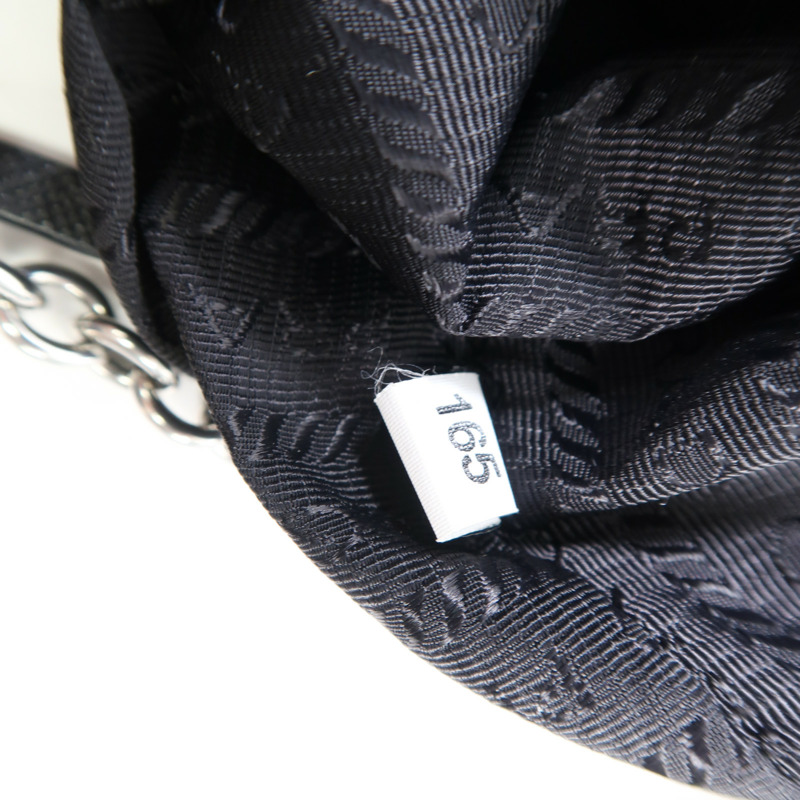 PRADA 尼龍Re-Edition 2005銀扣肩背袋-6