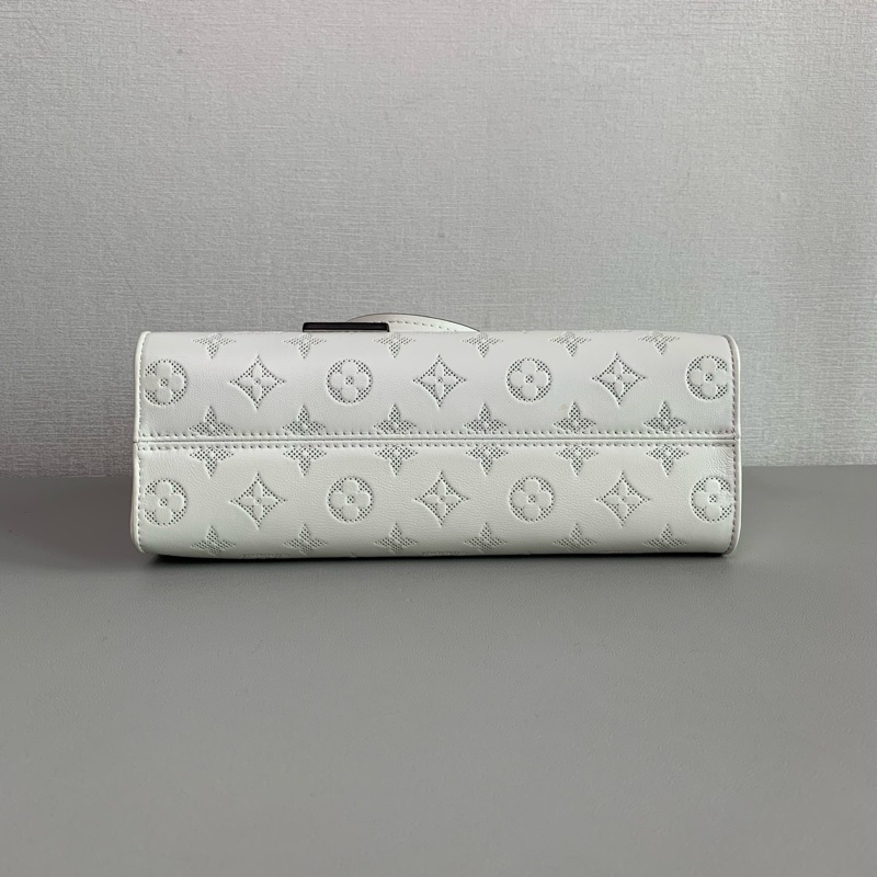 Louis Vuitton onthego east west 情人節限定 手提 斜挎包 🤍-4