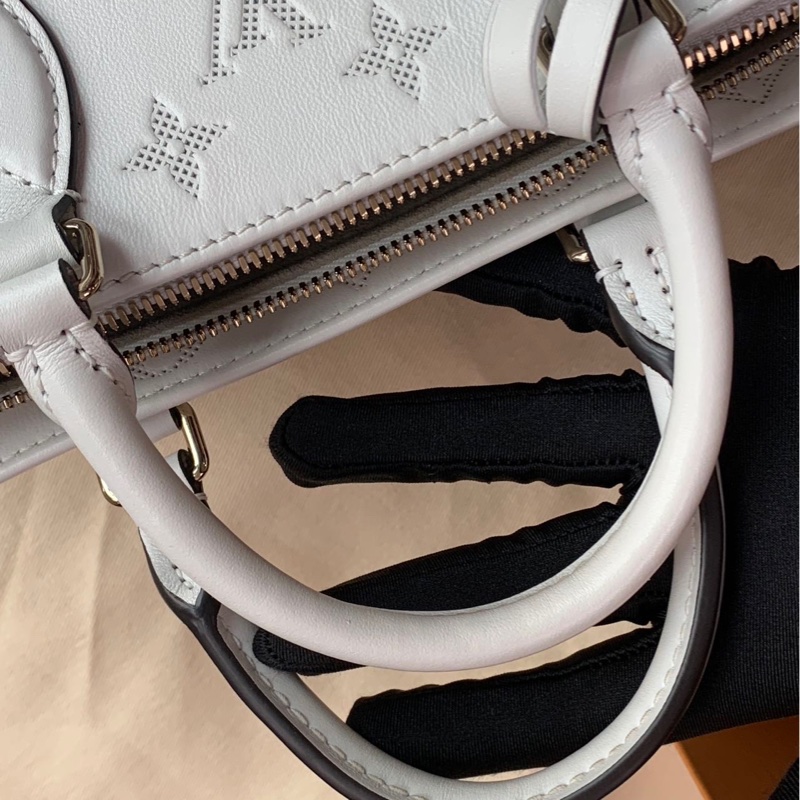 Louis Vuitton onthego east west 情人節限定 手提 斜挎包 🤍-19