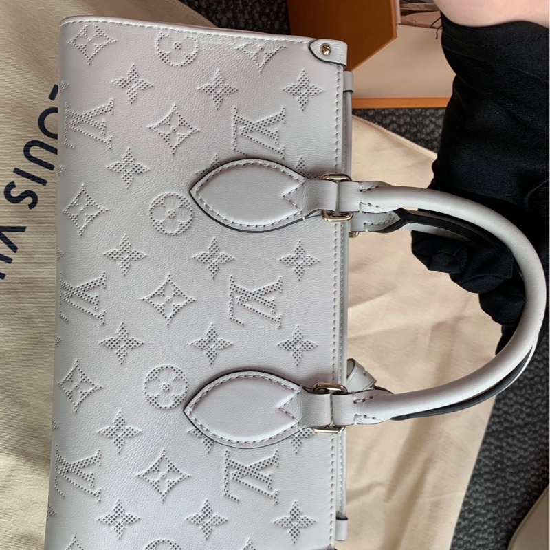Louis Vuitton onthego east west 情人節限定 手提 斜挎包 🤍-29