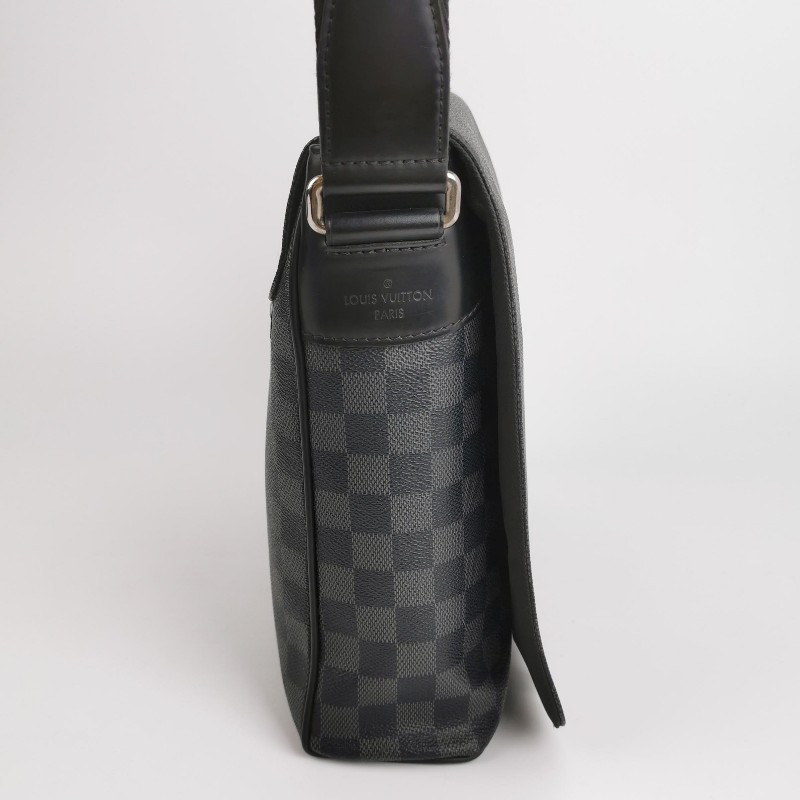 Louis Vuitton N41029 DISTRICT 黑色棋盤格肩背包 斜背包-3