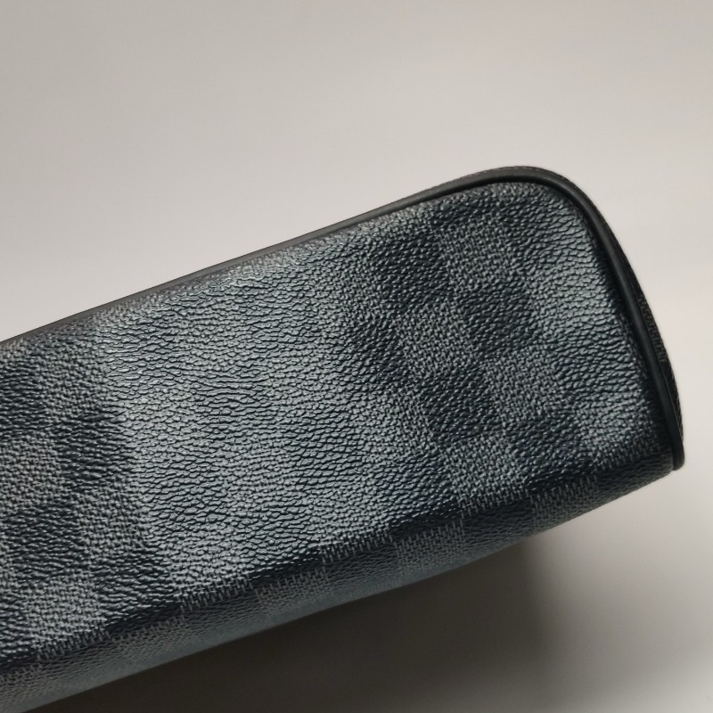 Louis Vuitton N41029 DISTRICT 黑色棋盤格肩背包 斜背包-8