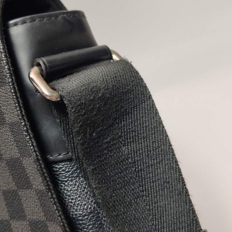 Louis Vuitton N41029 DISTRICT 黑色棋盤格肩背包 斜背包-16