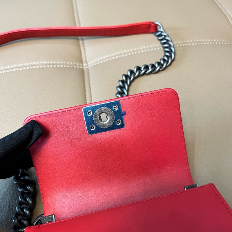 CHANEL香奈兒❤️限量珍珠魚皮拼紅色羊皮復古銀mini leboy鏈條 肩背包斜背包-16