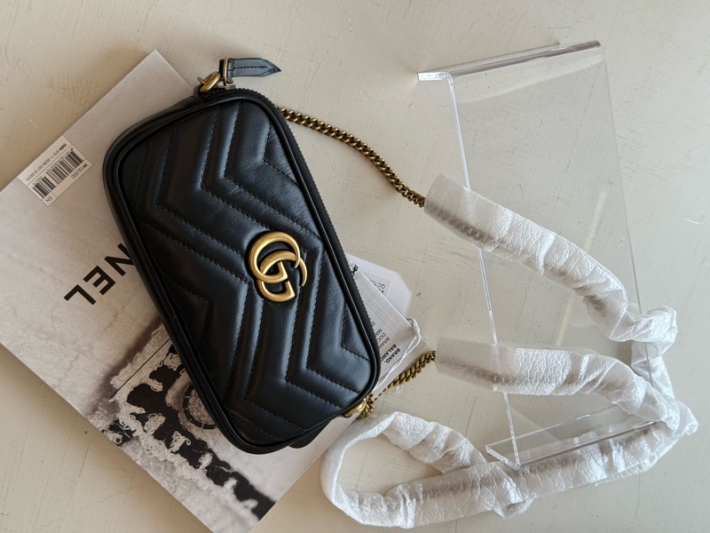 Gucci 黑色愛心拉鍊WOC-2