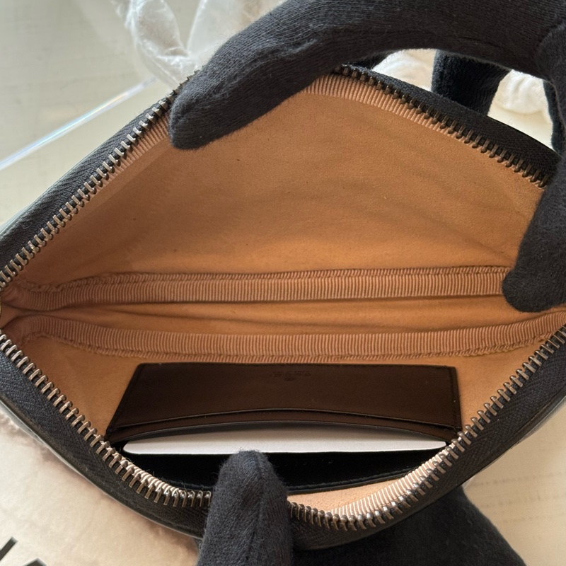 Gucci 黑色愛心拉鍊WOC-8