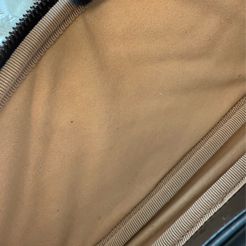 Gucci 黑色愛心拉鍊WOC-9