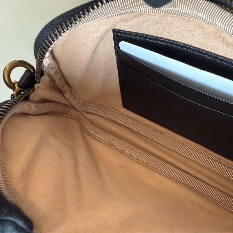 Gucci 黑色愛心拉鍊WOC-10