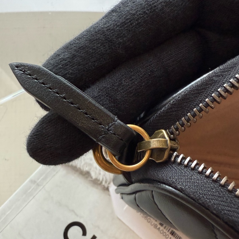 Gucci 黑色愛心拉鍊WOC-13