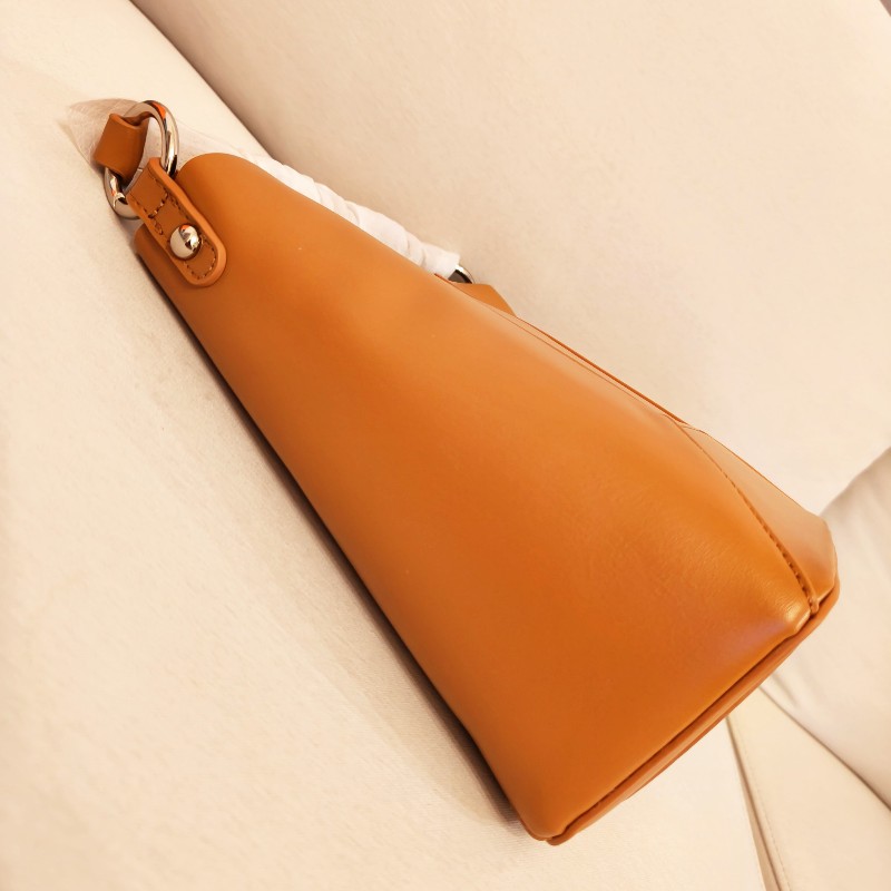 Folli Follie牛皮水桶子母包-11