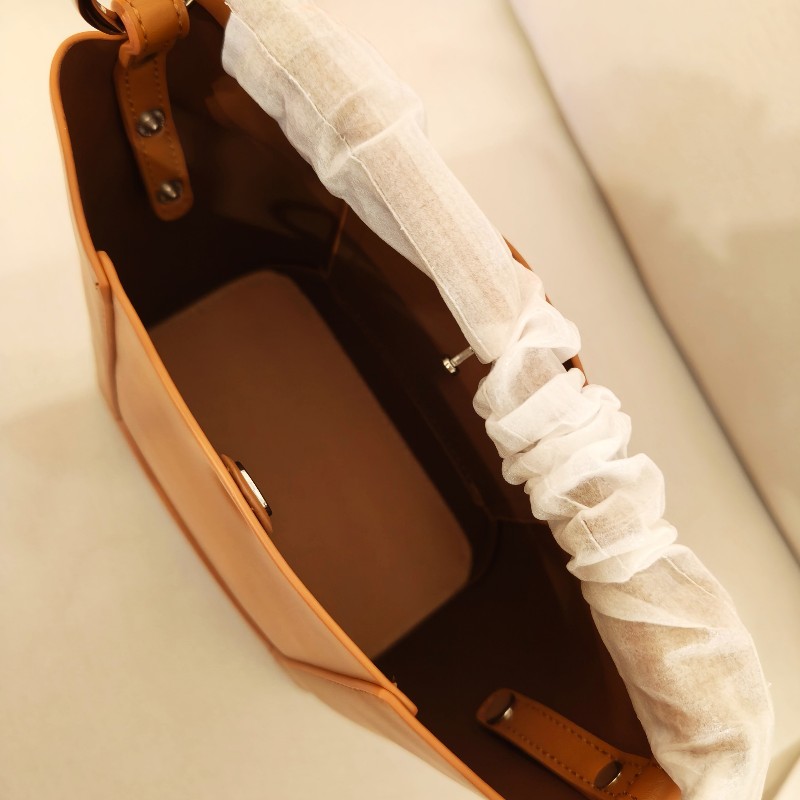 Folli Follie牛皮水桶子母包-16