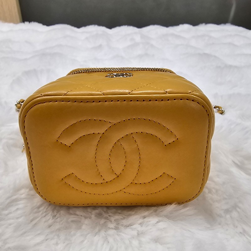 Chanel 香奈兒黃色小化妝包淡金鍊羊皮帶鏡 mini vanity case-8