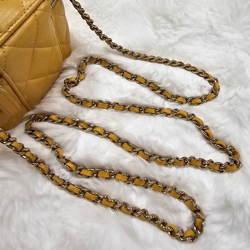 Chanel 香奈兒黃色小化妝包淡金鍊羊皮帶鏡 mini vanity case-13