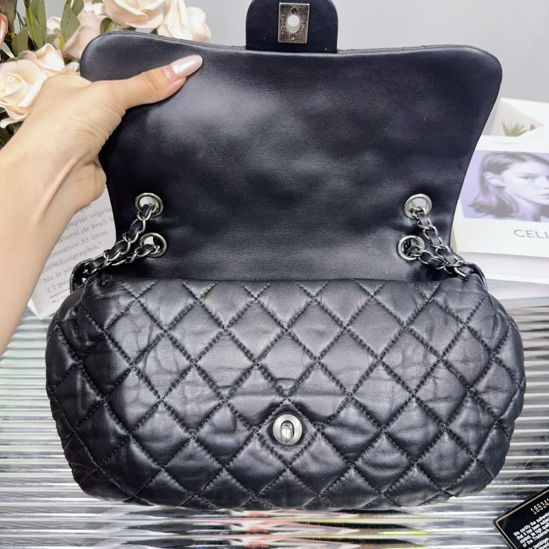 Chanel 香奈兒 黑銀泡芙鏈條包翻蓋 肩背包 18開-9