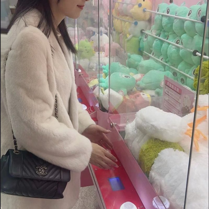 CHANEL 黑金琺瑯扣V紋cf小號肩背斜背相機包22*8*13 98新 配件盒子塵袋保卡-2