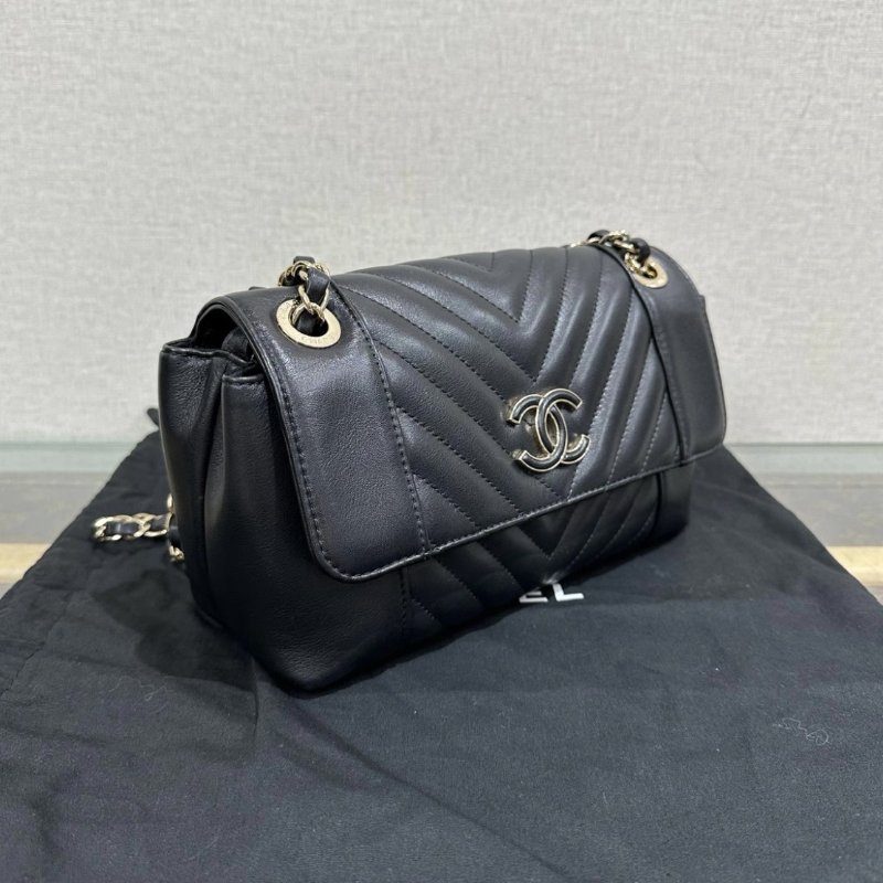 CHANEL 黑金琺瑯扣V紋cf小號肩背斜背相機包22*8*13 98新 配件盒子塵袋保卡-4