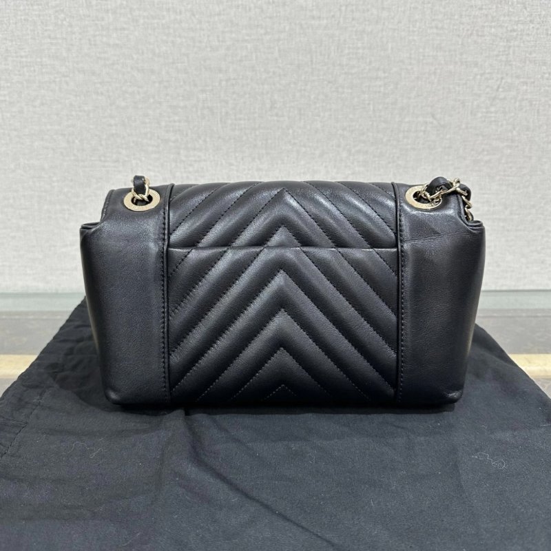 CHANEL 黑金琺瑯扣V紋cf小號肩背斜背相機包22*8*13 98新 配件盒子塵袋保卡-8