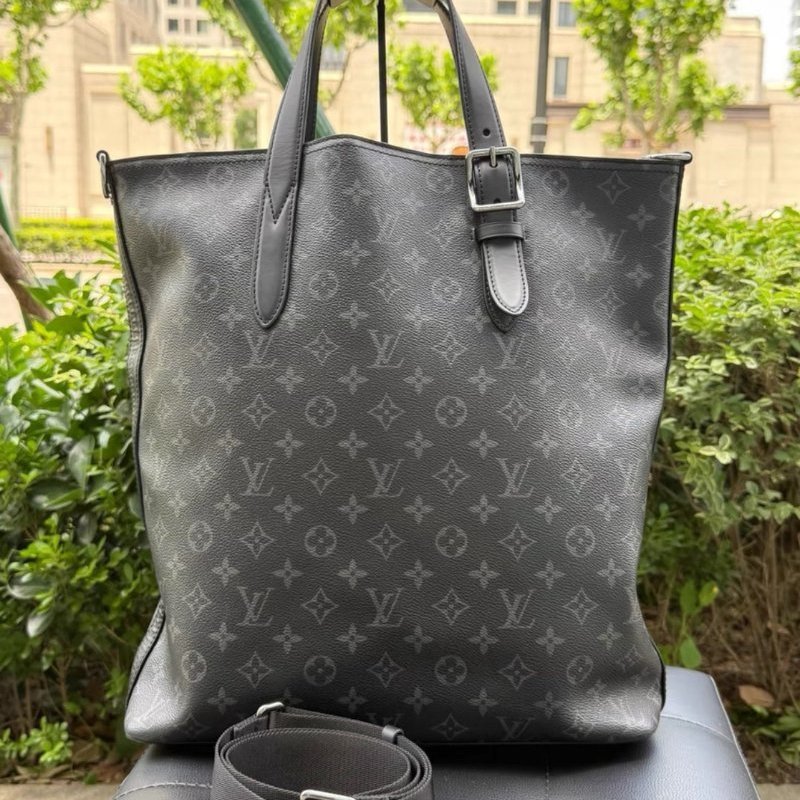 LV tote explorer 男款公事包手提包 肩背包黑武士35*10*41 99新配件塵袋-1