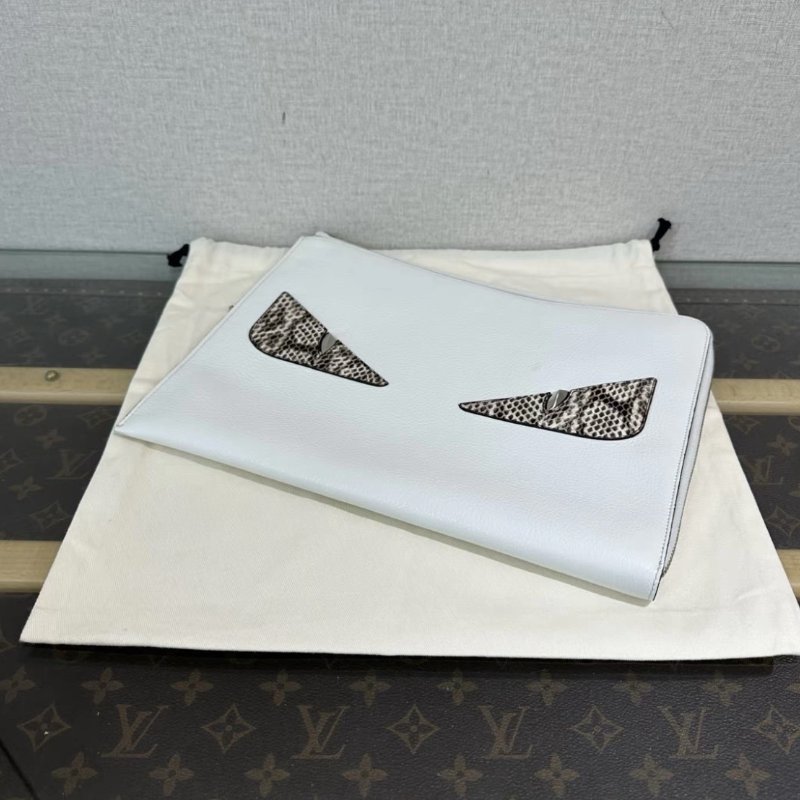 FENDI 白銀蛇皮小怪獸手拿包 30*23 98新配件:盒子塵袋購證-4