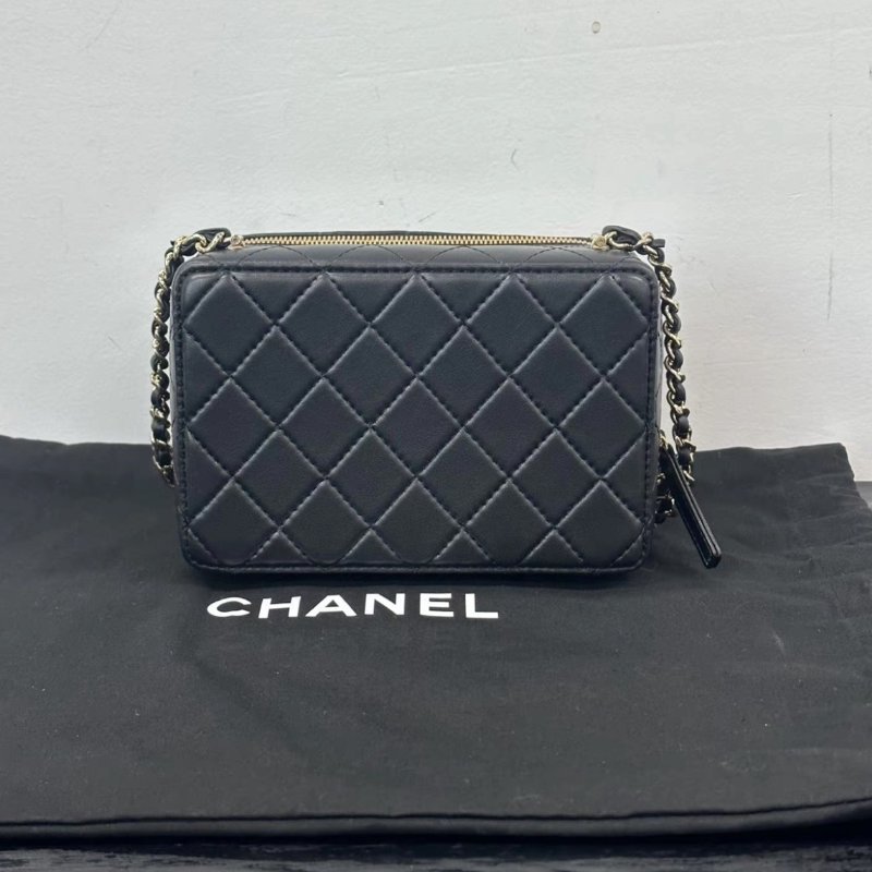 CHANEL 24s秀款黑金菱格鏡子相機包 16*11*6 全新閒置配件塵袋-8
