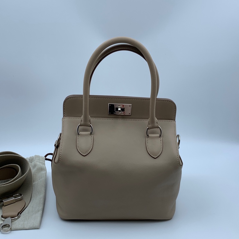 Hermes/愛馬仕 是時候換新包啦 Hermes愛馬仕Toolbox20牛奶盒子 风衣灰色 銀扣，T刻，swift 皮-0