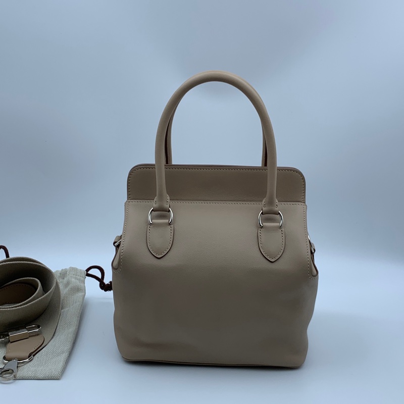 Hermes/愛馬仕 是時候換新包啦 Hermes愛馬仕Toolbox20牛奶盒子 风衣灰色 銀扣，T刻，swift 皮-1