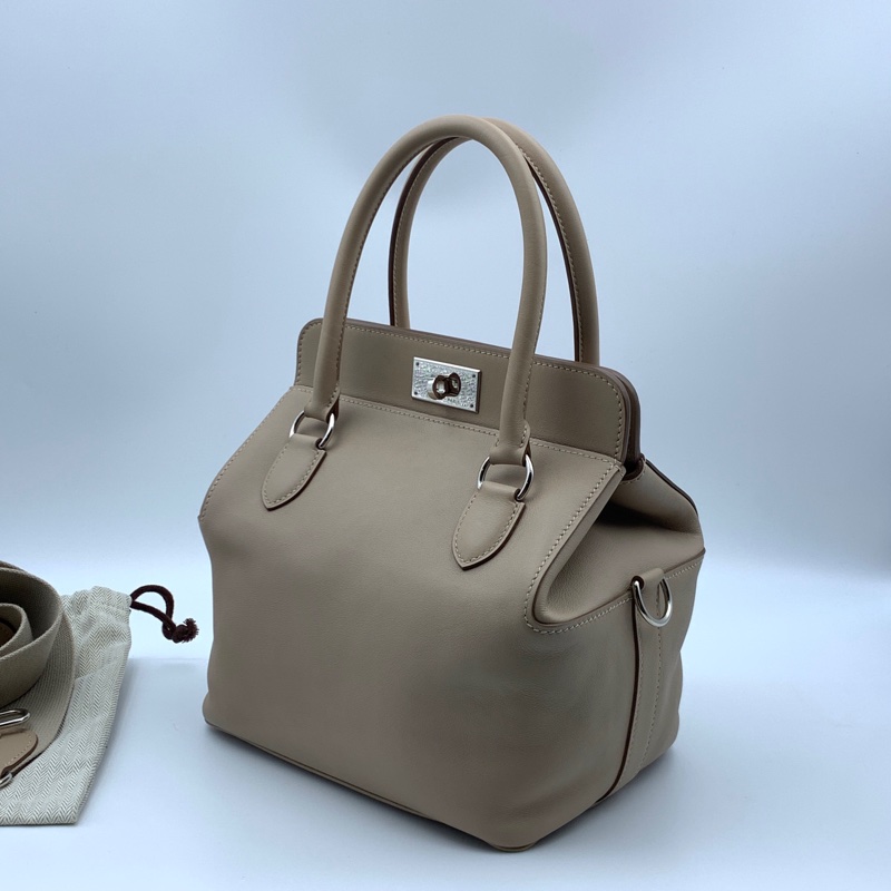 Hermes/愛馬仕 是時候換新包啦 Hermes愛馬仕Toolbox20牛奶盒子 风衣灰色 銀扣，T刻，swift 皮-8