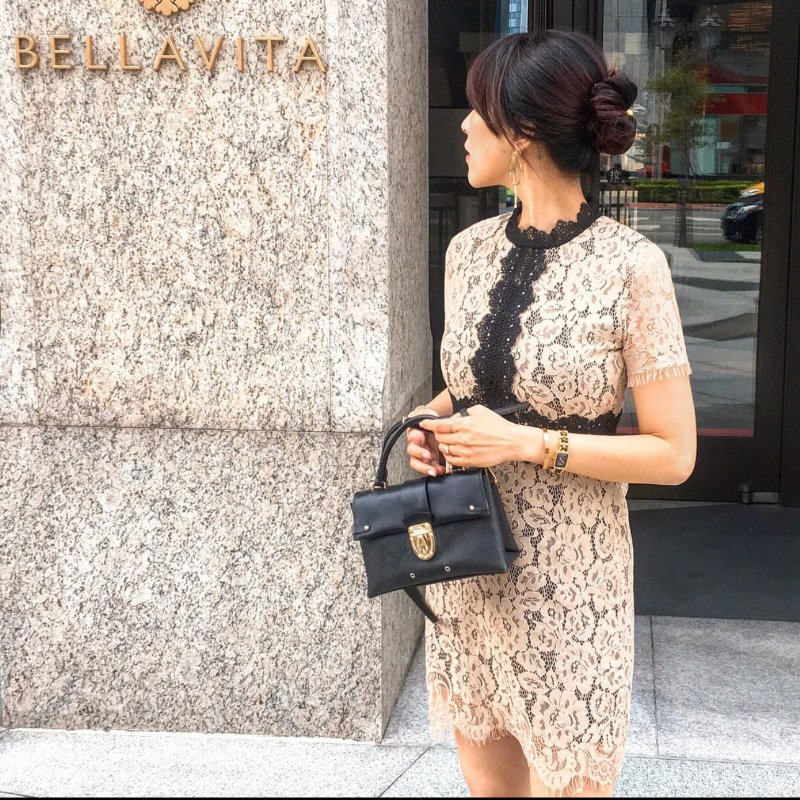 LV 黑金水波紋郵差手提斜背包 21*16*8 98新配件塵袋-0