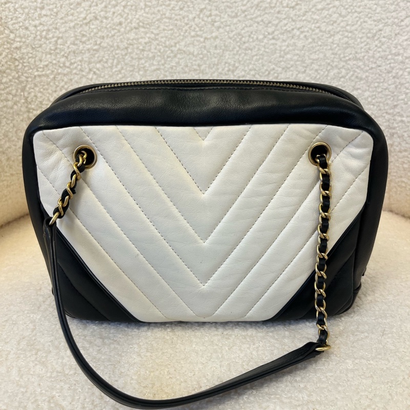 香奈儿Chanel V纹相机包 黑白配色特別美-4