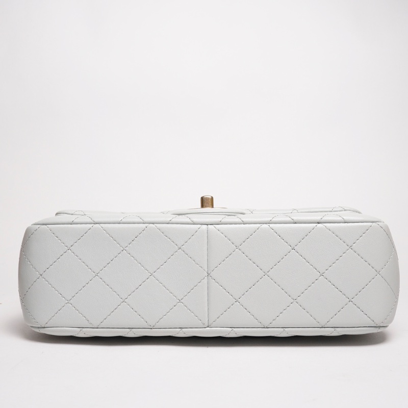 CHANEL 山茶花調節 淺灰藍色 羊皮菱格紋 肩背包-4