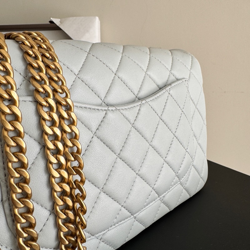 CHANEL 山茶花調節 淺灰藍色 羊皮菱格紋 肩背包-8