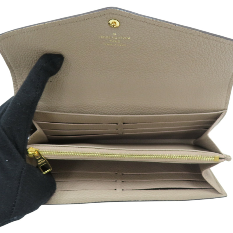 米色 原花壓紋牛皮 Sarah 扣式長夾 M82256 M82256-4