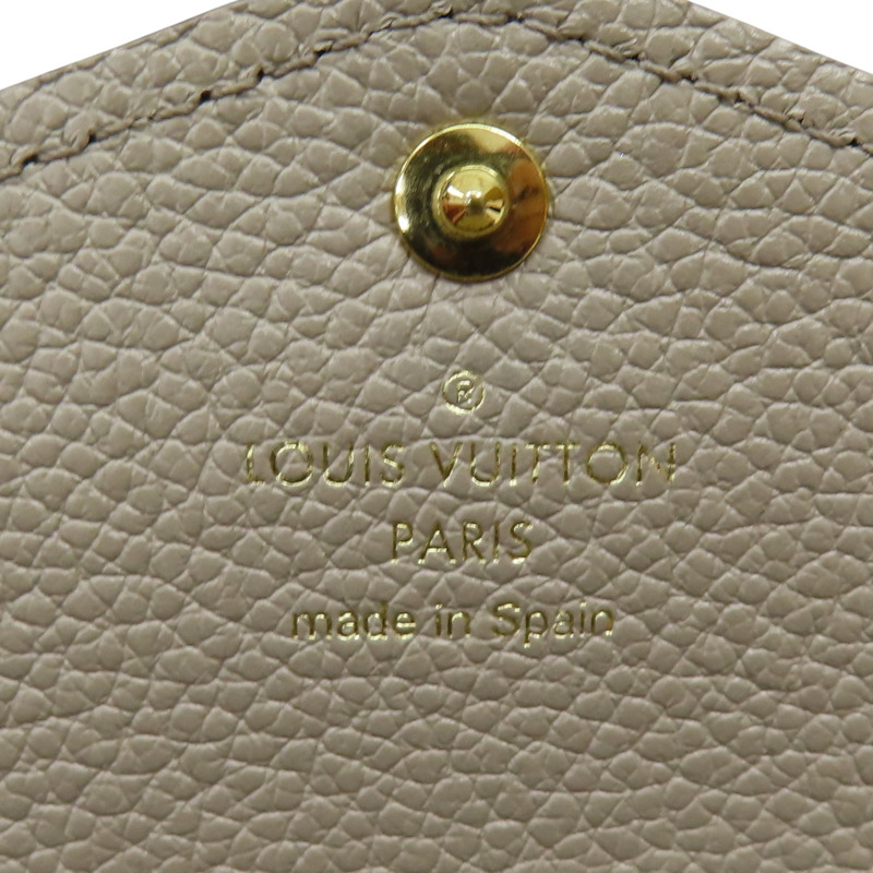 米色 原花壓紋牛皮 Sarah 扣式長夾 M82256 M82256-6