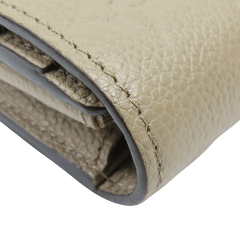 米色 原花壓紋牛皮 Sarah 扣式長夾 M82256 M82256-10