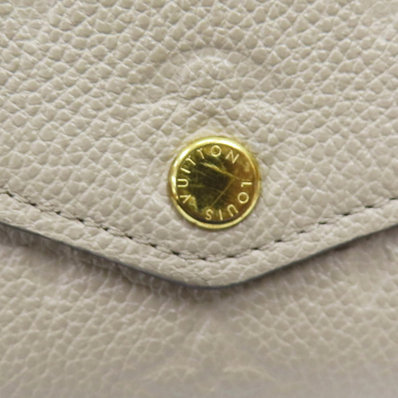 米色 原花壓紋牛皮 Sarah 扣式長夾 M82256 M82256-11