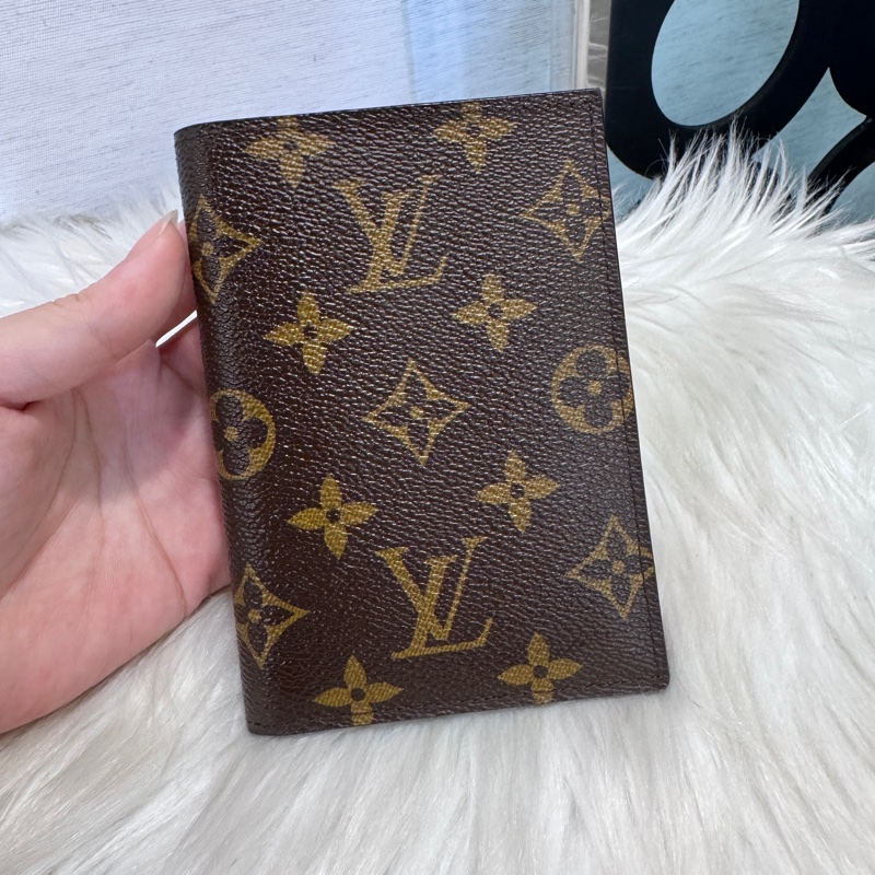 LV 老花護照夾 晶片款 近全新-0