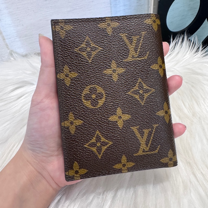 LV 老花護照夾 晶片款 近全新-1