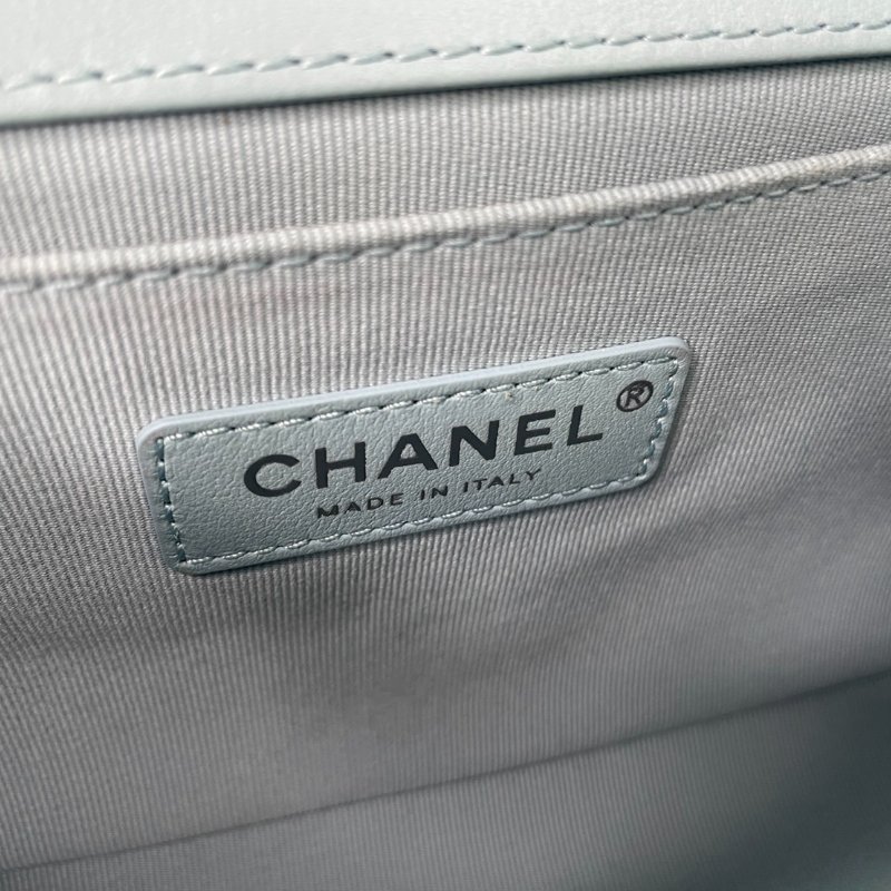 CHANEL 菱格紋光滑牛BOY 25-8