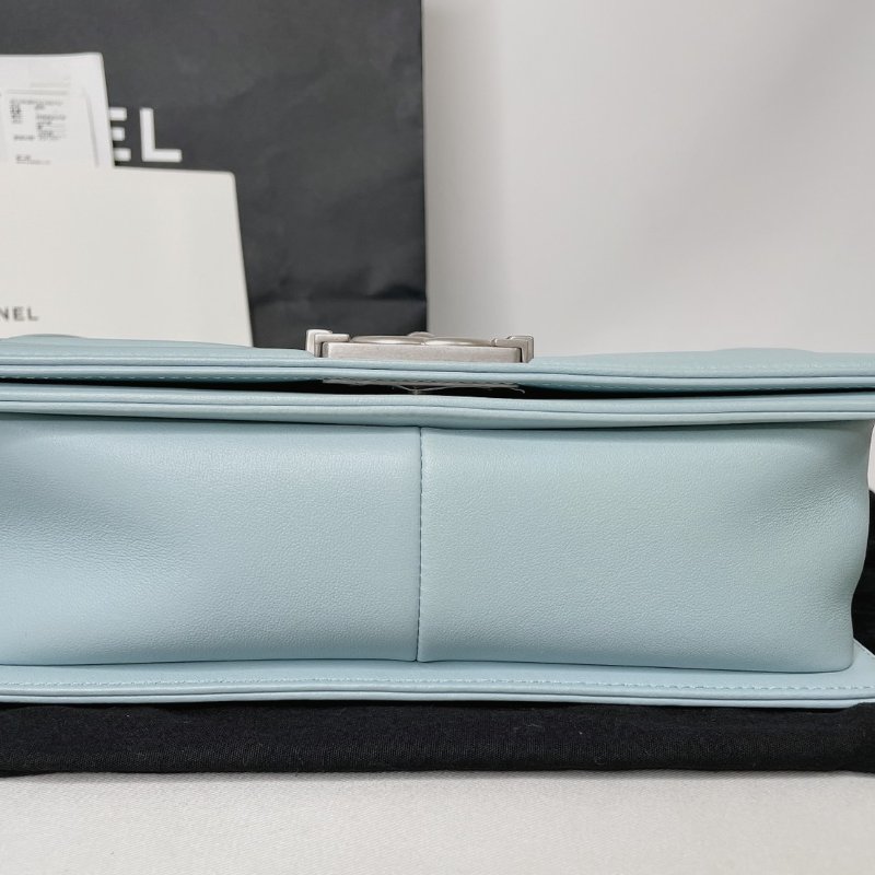 CHANEL 菱格紋光滑牛BOY 25-10