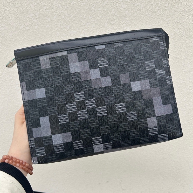LV 黑灰色馬賽克復古棋盤格手拿包-1