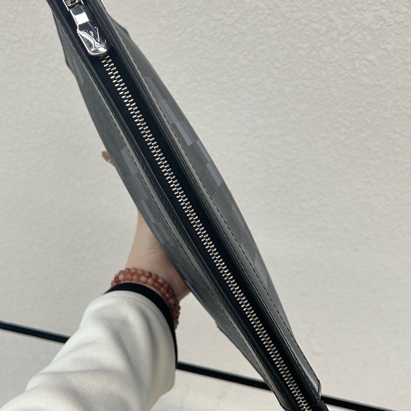 LV 黑灰色馬賽克復古棋盤格手拿包-6