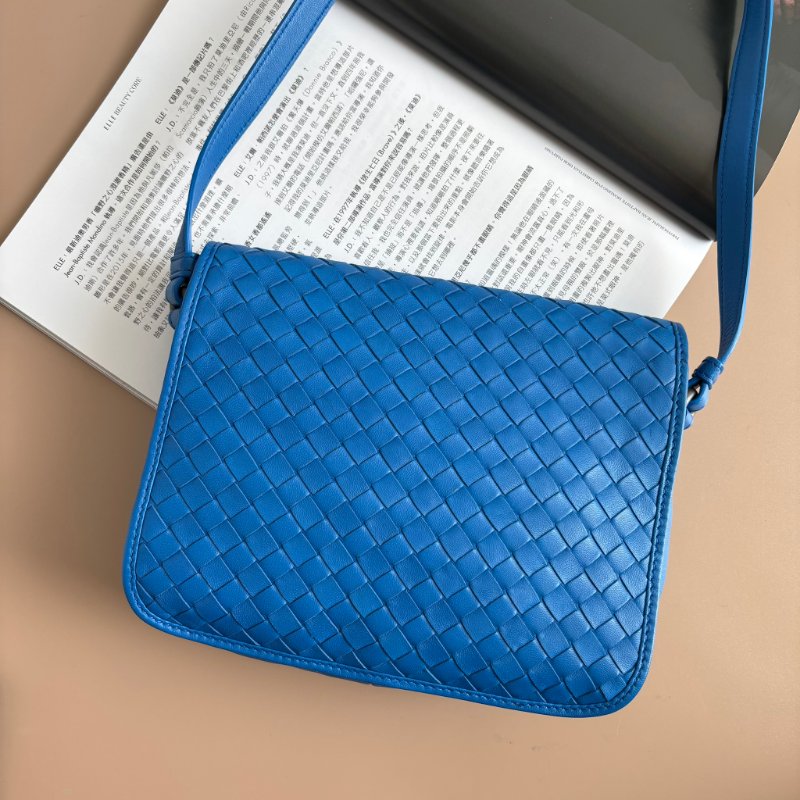 ::Bottega Veneta:: BV 閃電藍 編織方形掀蓋斜背包 側背包-1