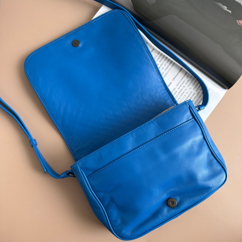 ::Bottega Veneta:: BV 閃電藍 編織方形掀蓋斜背包 側背包-2