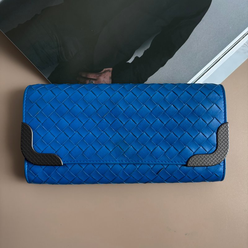 ::Bottega Veneta:: BV 閃電藍編織皮革 金屬邊角設計 掀蓋信封式長夾-1