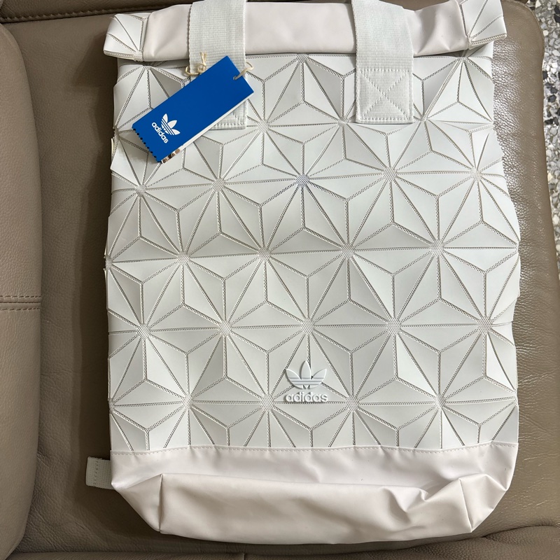 adidas x三宅ㄧ生 白色後背包/運動背包-0
