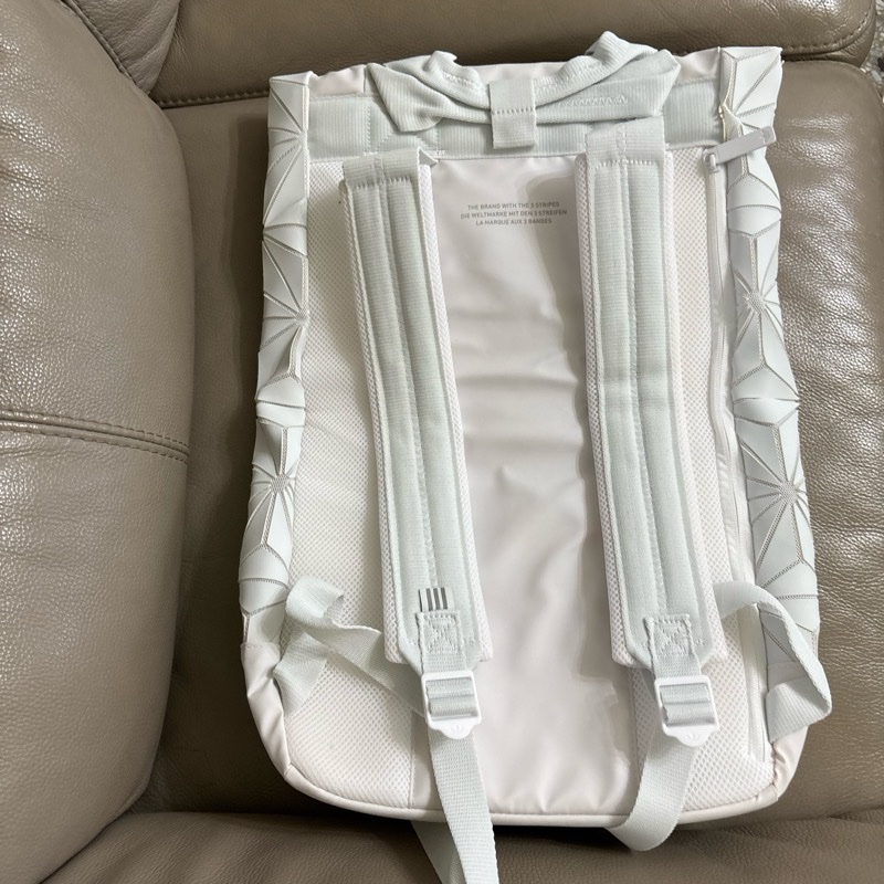 adidas x三宅ㄧ生 白色後背包/運動背包-2