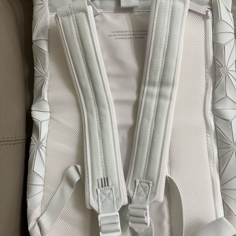adidas x三宅ㄧ生 白色後背包/運動背包-7