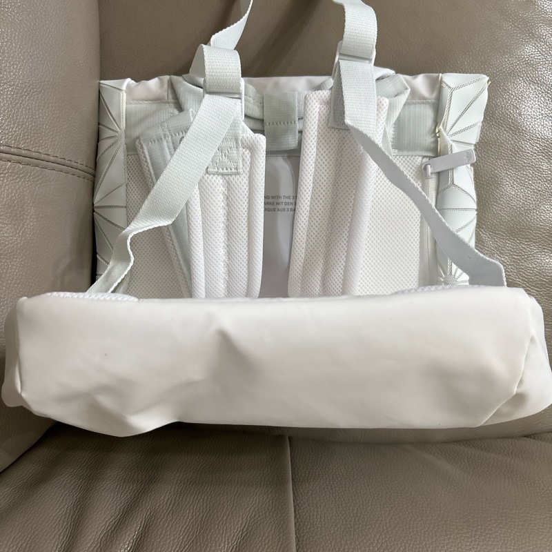 adidas x三宅ㄧ生 白色後背包/運動背包-10