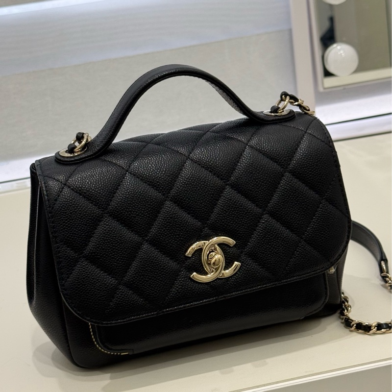 CHANEL CC logo 黑金荔枝皮 小號郵差包 口蓋包 掀蓋郵差包-1